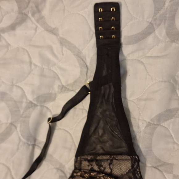Victora's Secret Bra - Picture 3 of 6